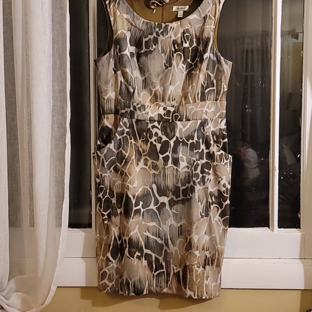 DRESS